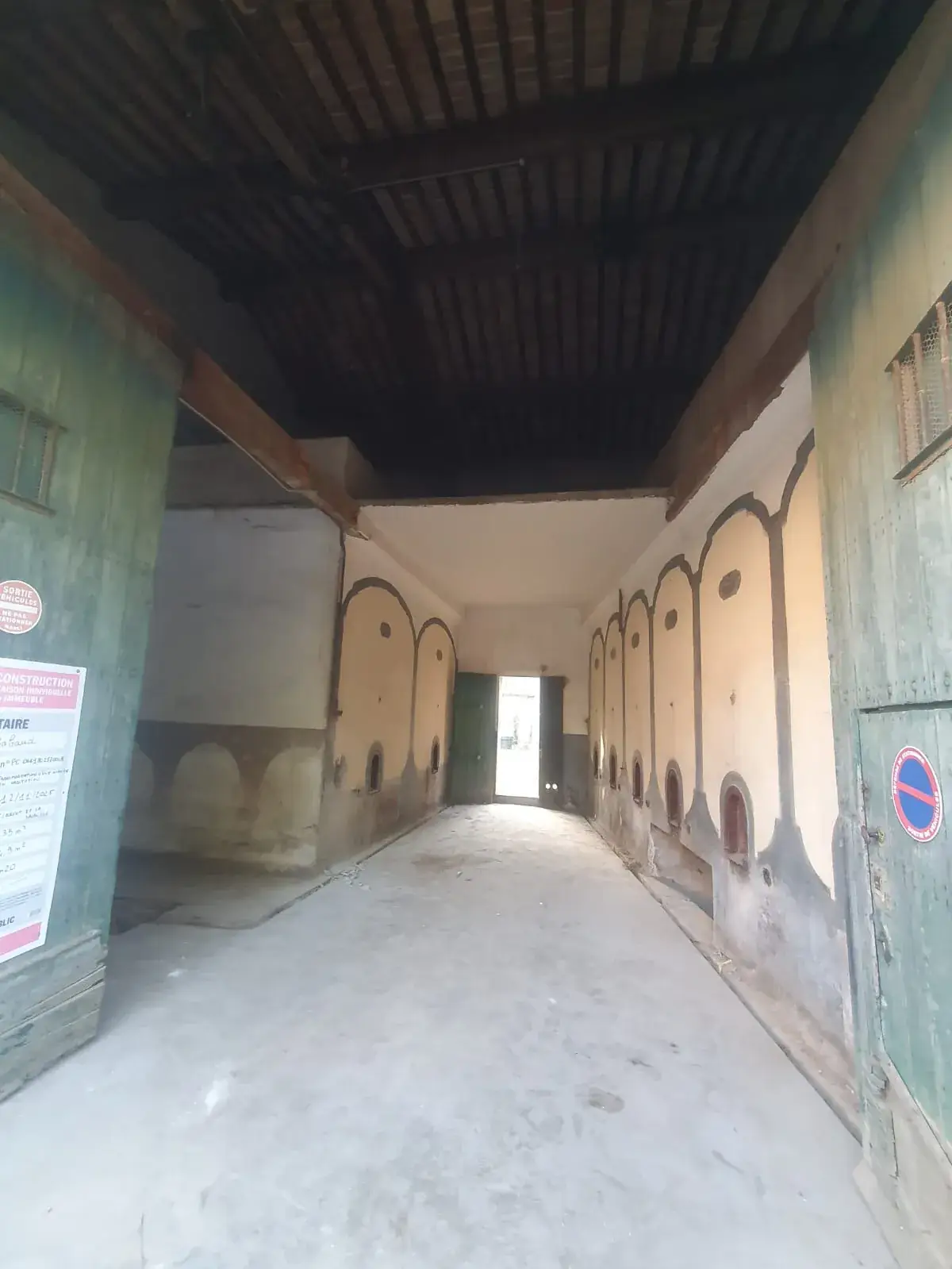 Accès à l'ancienne cave avant démolition - Pyrénées-Orientales