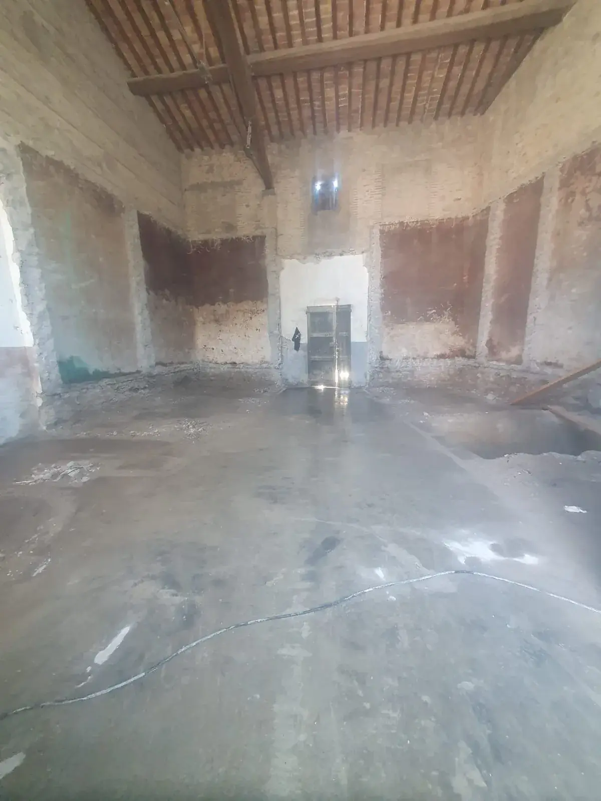 Démolition - Bâtiment vidé avant rénovation - Pyrénées-Orientales