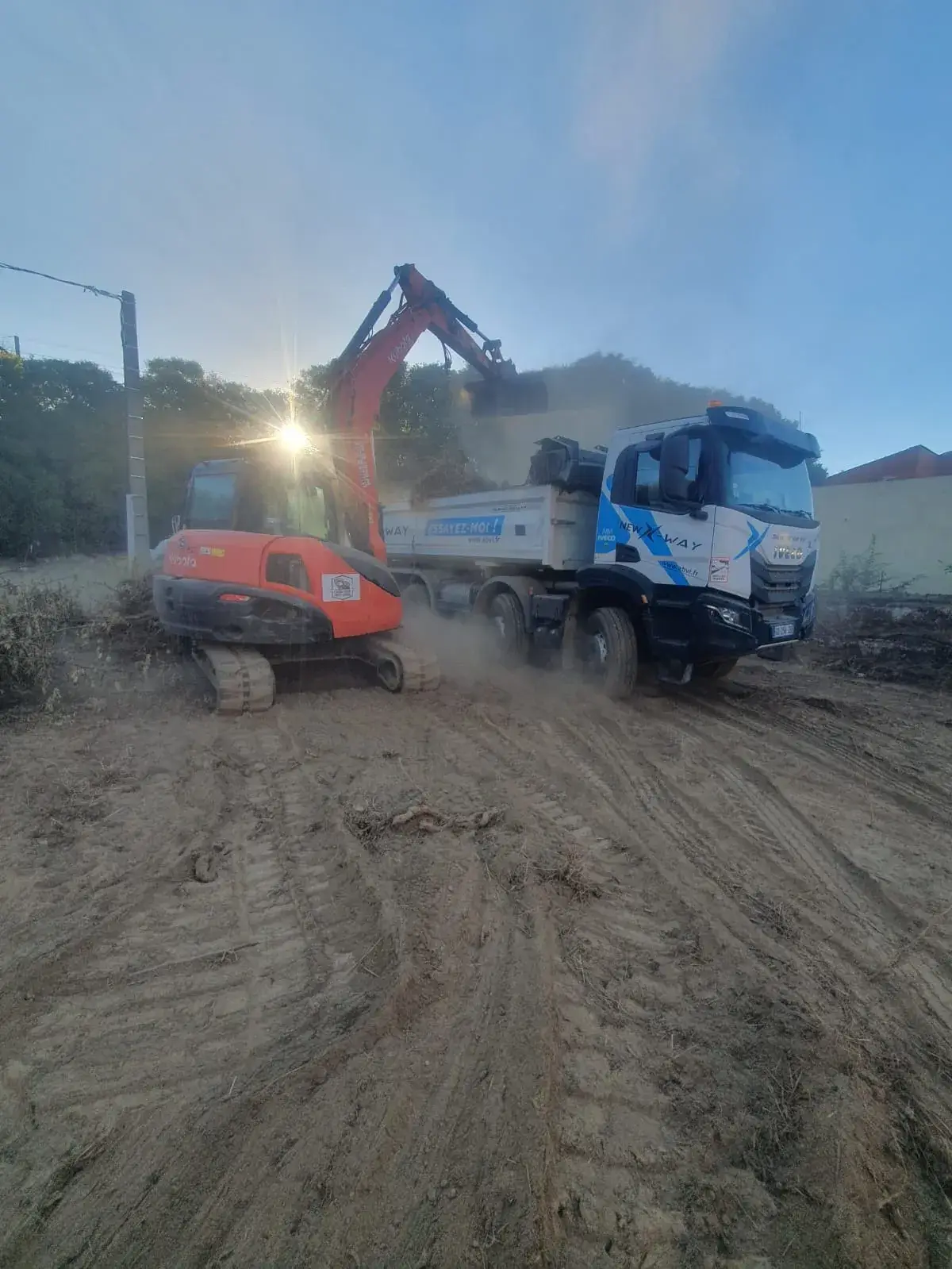Chargement des déblais en camion benne - Banyuls-sur-Mer