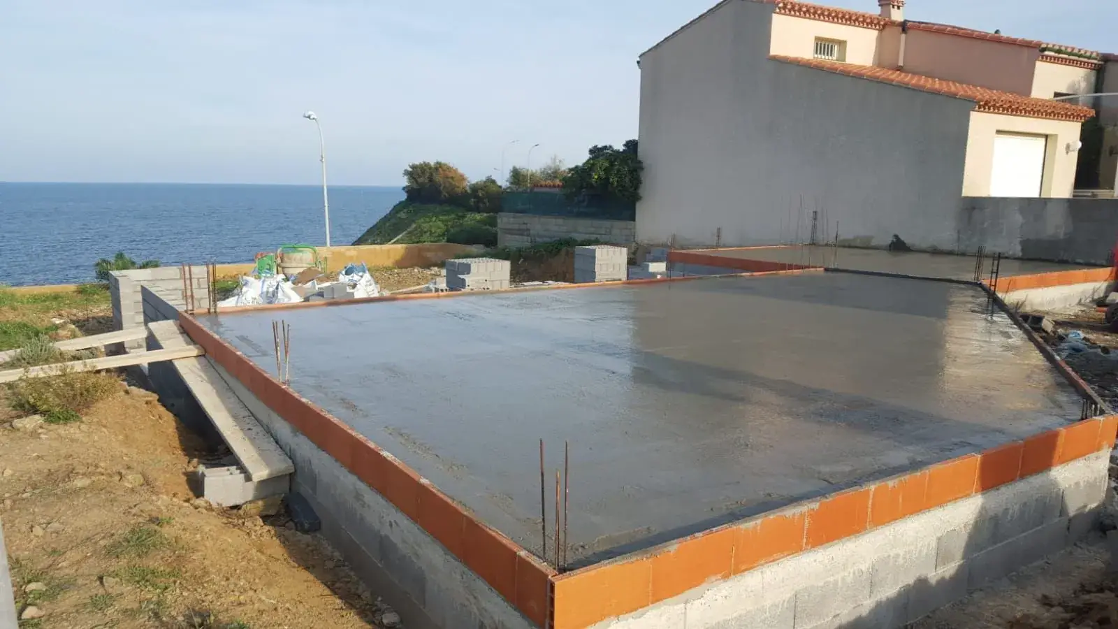 Dalle béton coulée en bord de mer - Pyrénées-Orientales