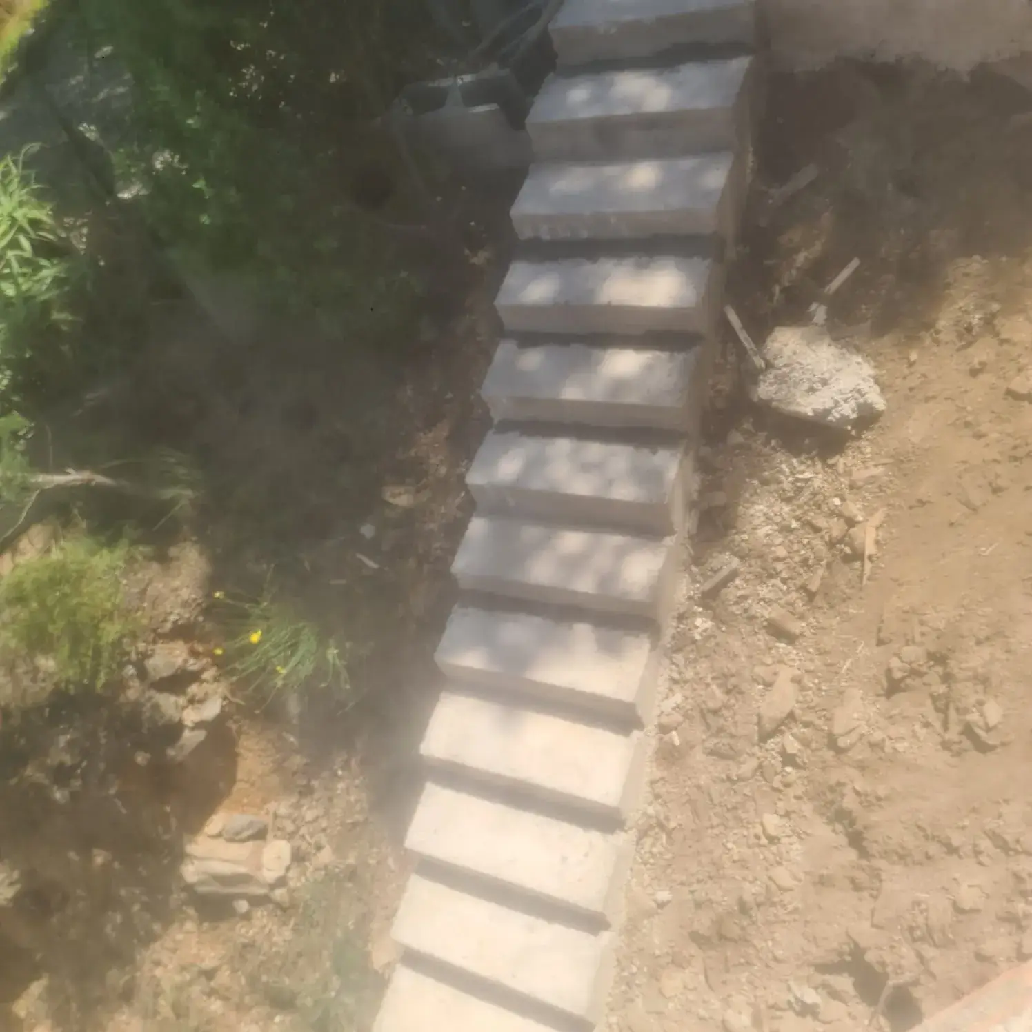 Marches d'escalier béton vues du dessus - Pyrénées-Orientales