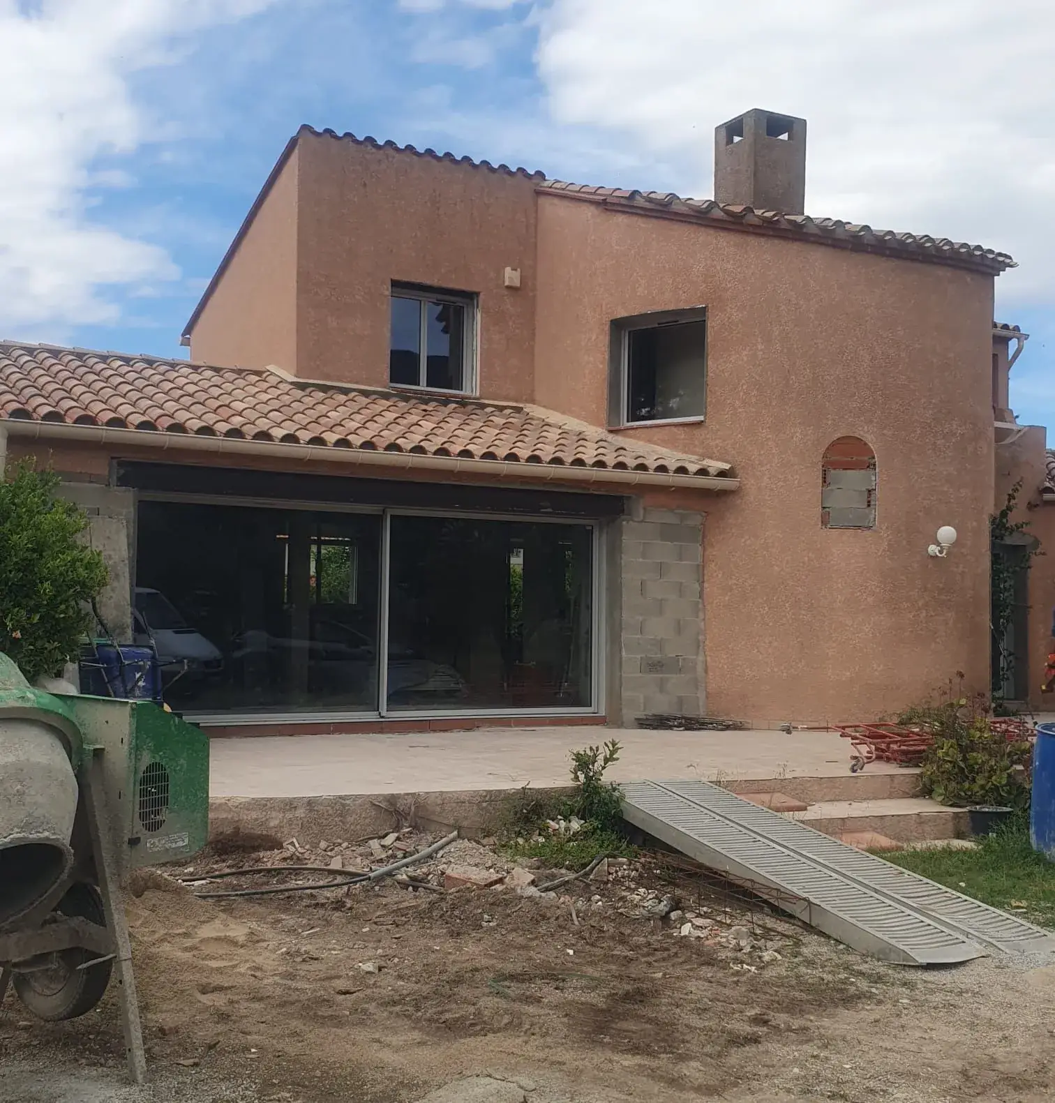 Baie vitrée coulissante créée en façade - Pyrénées-Orientales