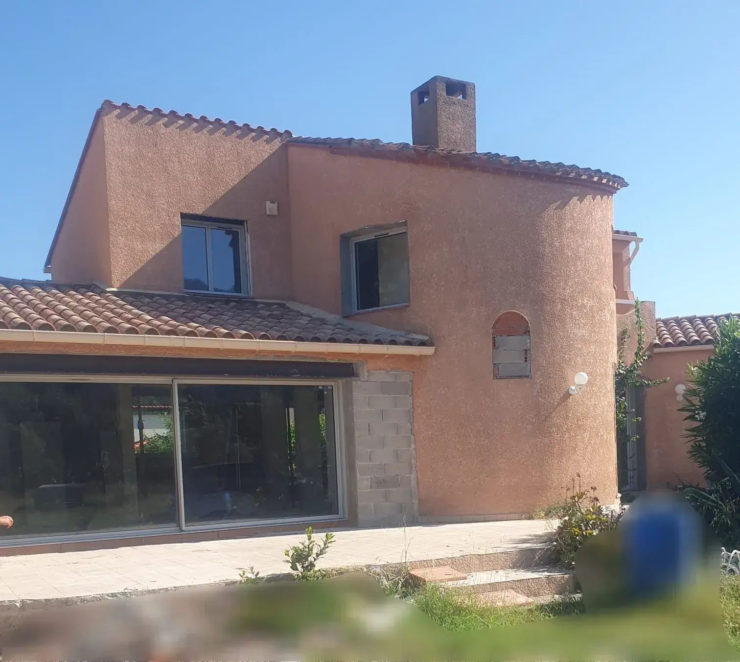 Reprise de façade autour d'une baie vitrée - Pyrénées-Orientales