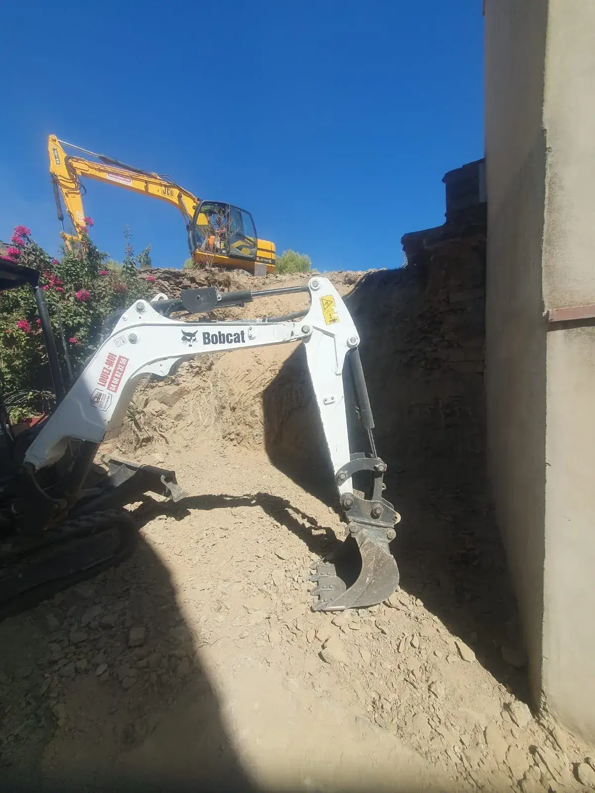 Mini-pelle Bobcat - Déblai en pied de mur - Pyrénées-Orientales