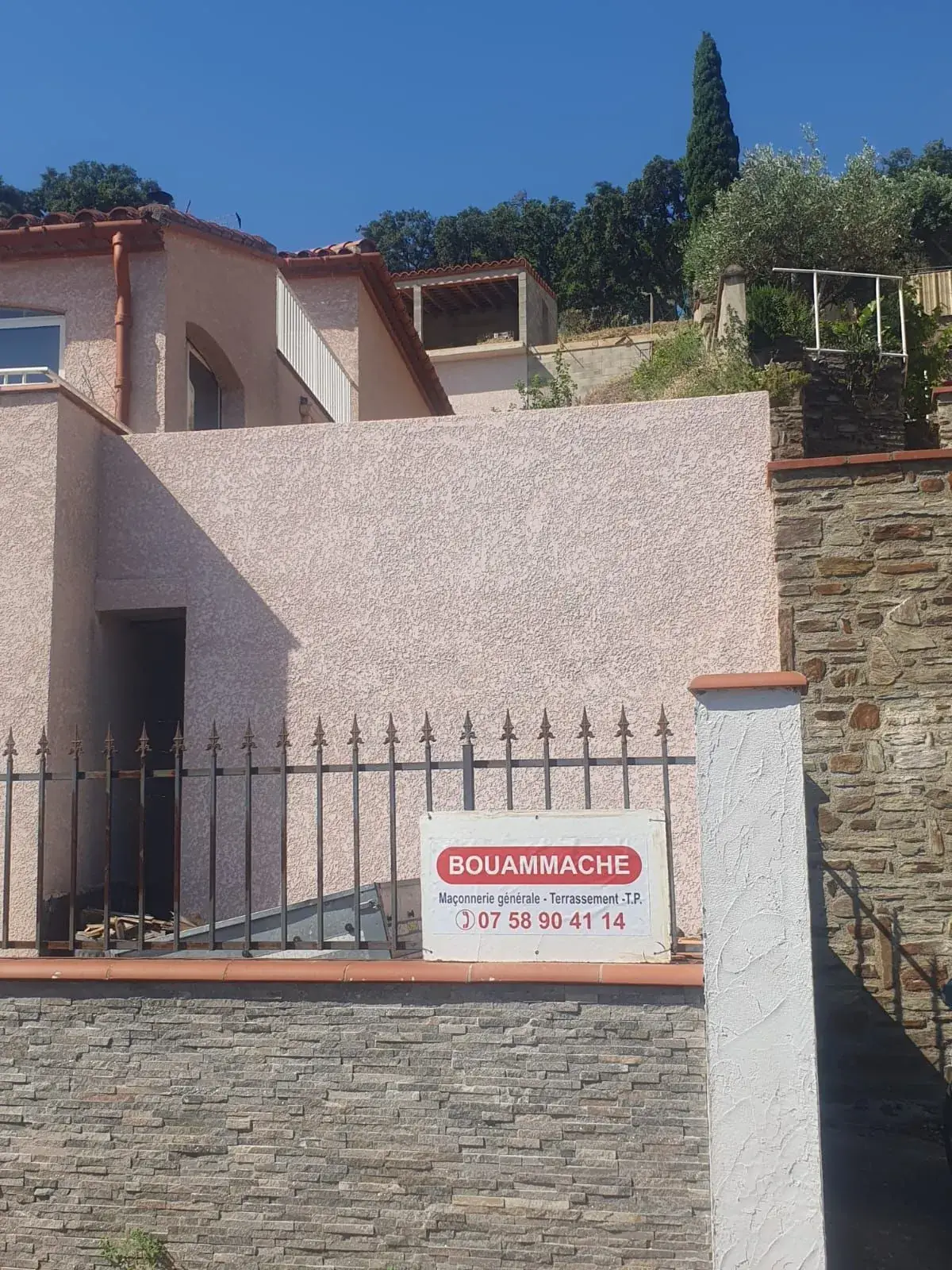 Mur de soutènement enduit, terminé - Pyrénées-Orientales