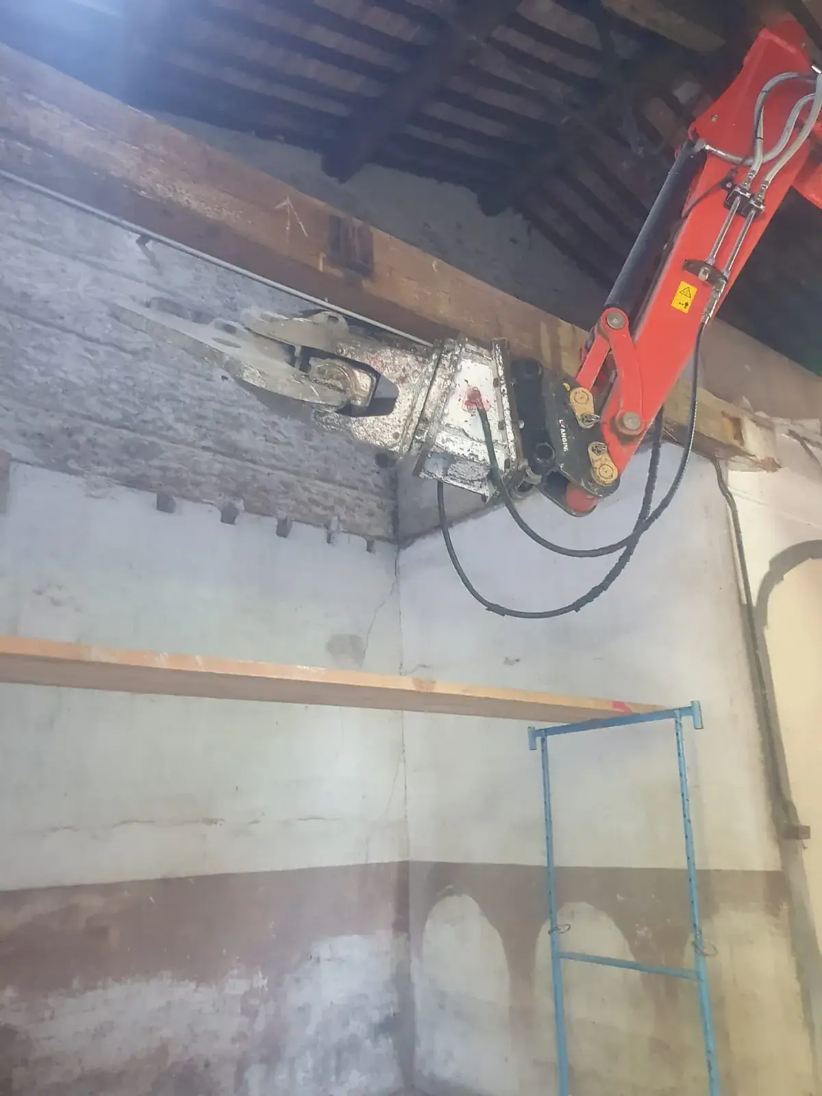 Démolition en hauteur à la pince - Pyrénées-Orientales
