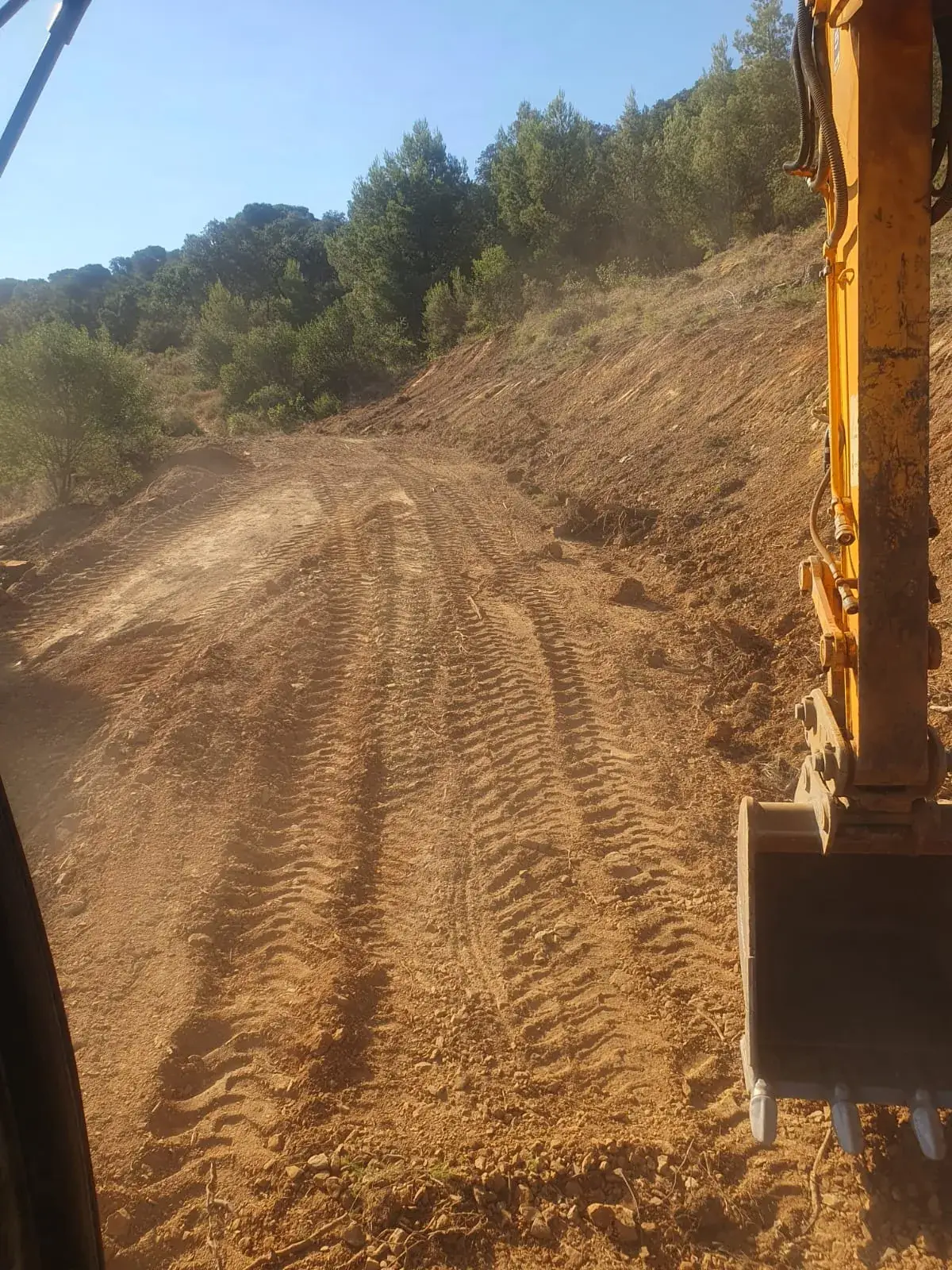 Ouverture d'une piste d'accès en coteau - Pyrénées-Orientales