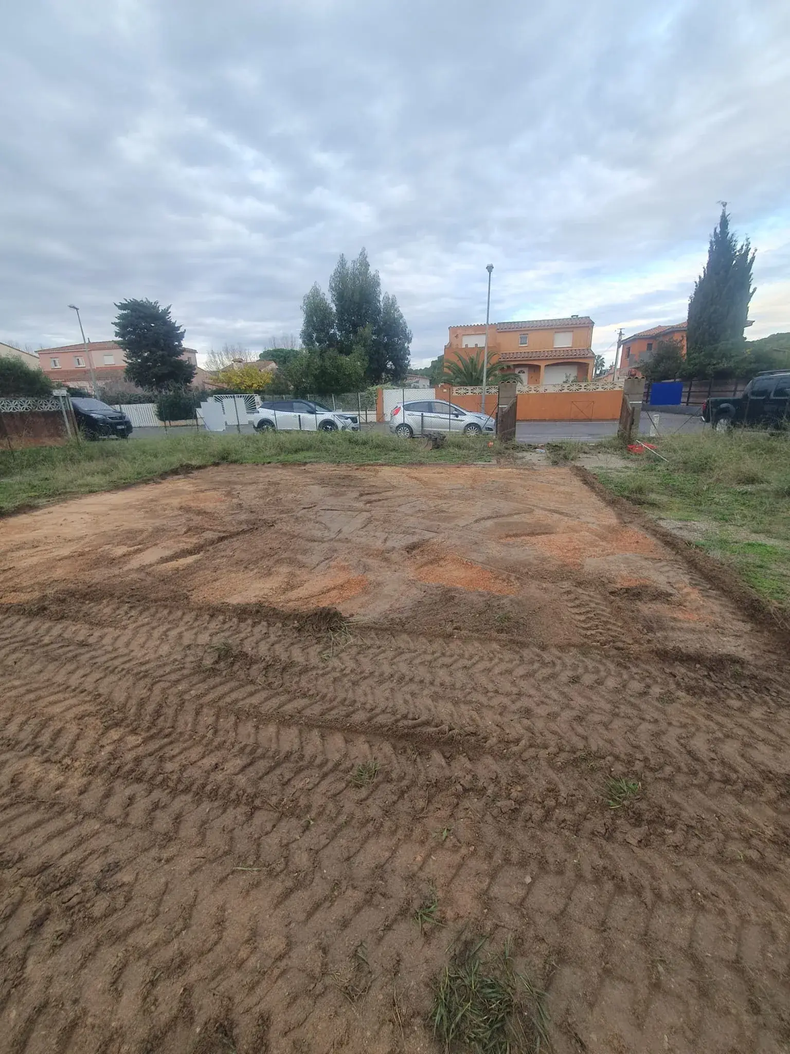 Terrain décapé et nivelé avant construction - Pyrénées-Orientales
