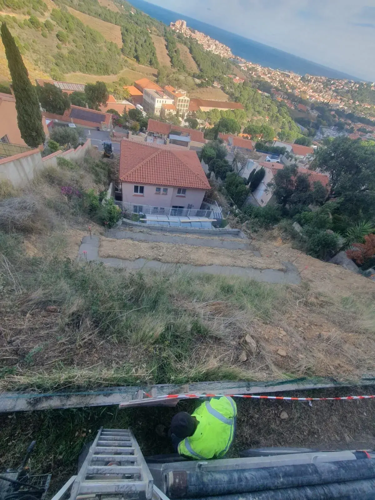 Tranchée pour les réseaux en coteau - Pyrénées-Orientales