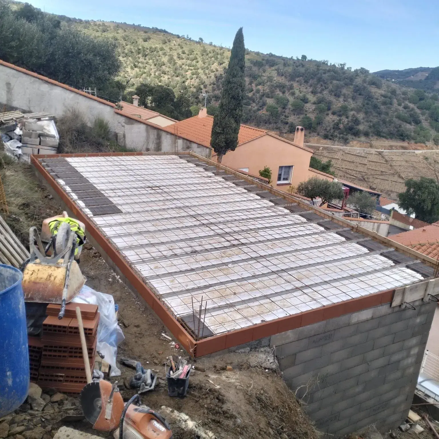 Terrassement et plancher d'une maison en coteau - Banyuls-sur-Mer